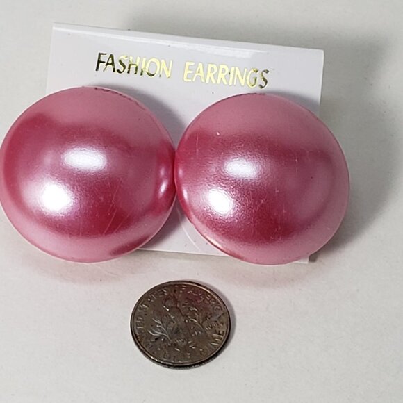 Gold tone Stylish Pink Dome Clip-On Earrings – Elegant Chic Statement Jewelry - Picture 5 of 7